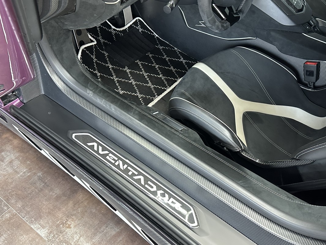 ランボルギーニ ランボルギーニ アヴェンタドール SV